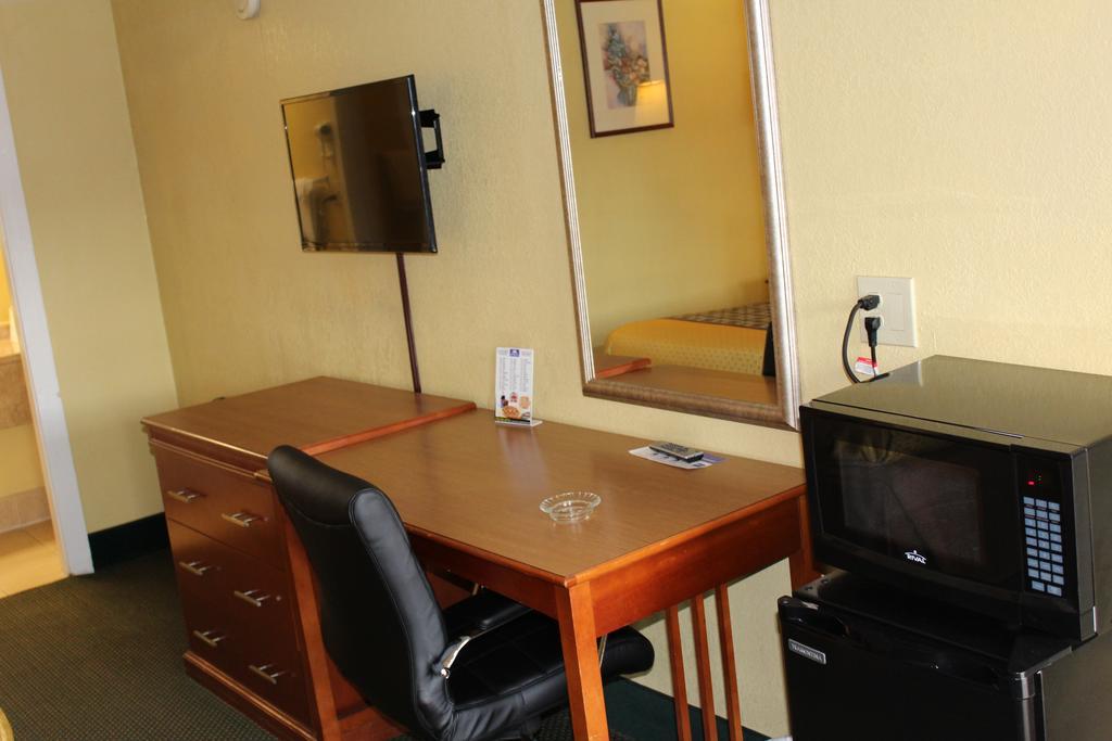America'S Best Value Inn Conyers Bagian luar foto