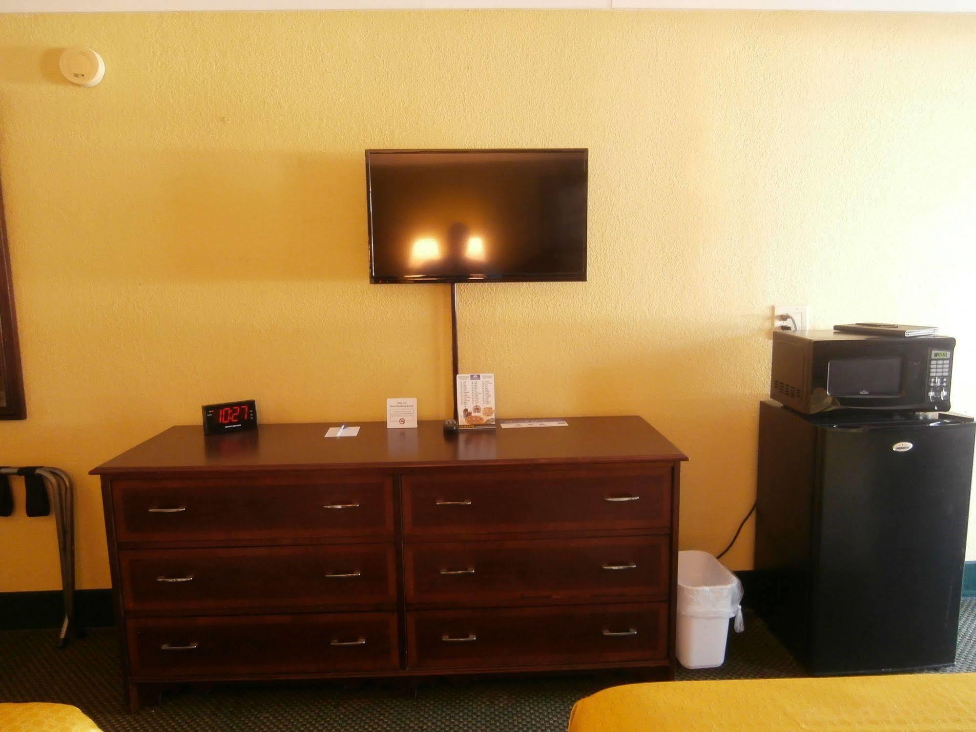 America'S Best Value Inn Conyers Bagian luar foto