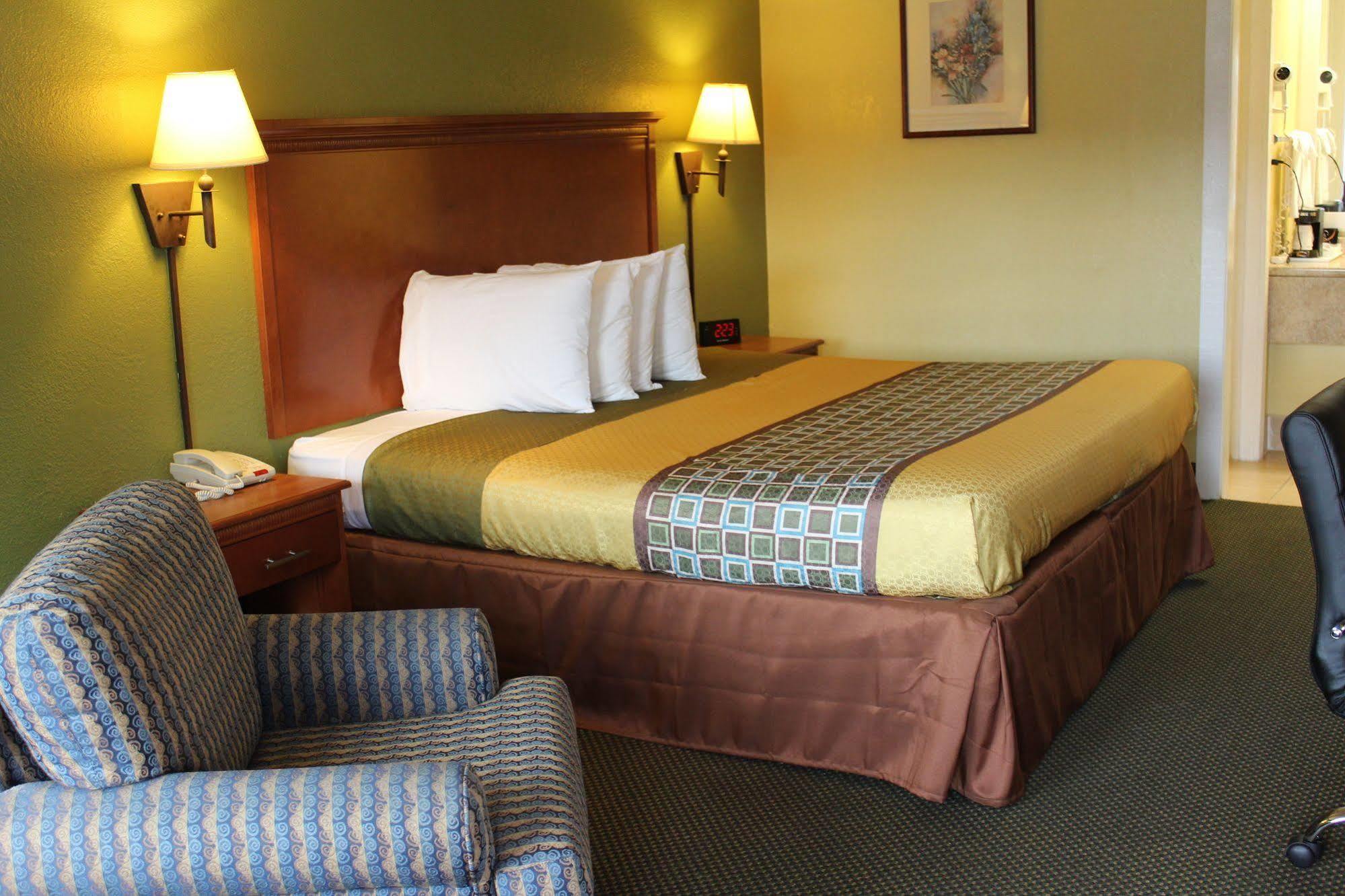 America'S Best Value Inn Conyers Bagian luar foto