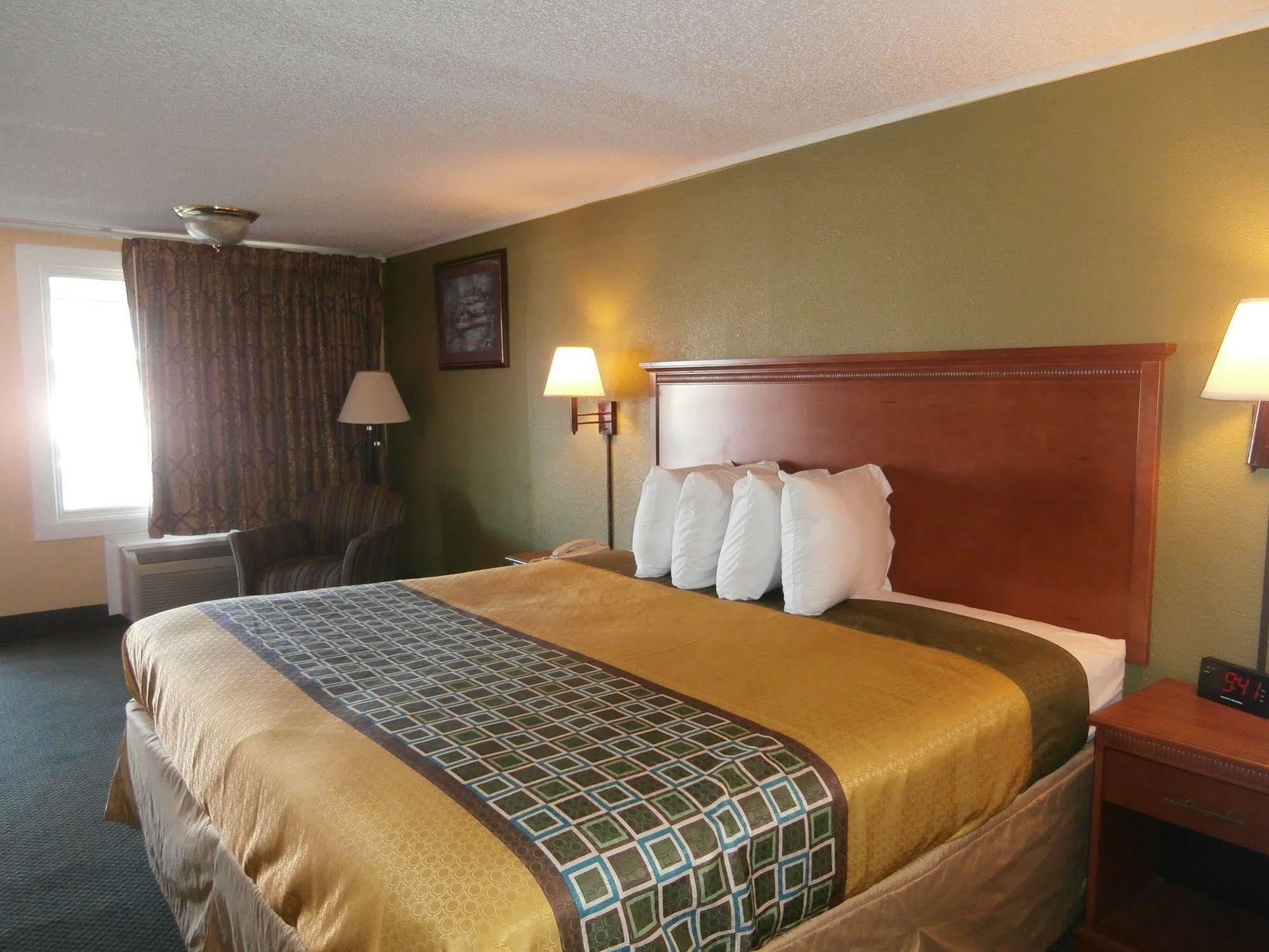 America'S Best Value Inn Conyers Bagian luar foto