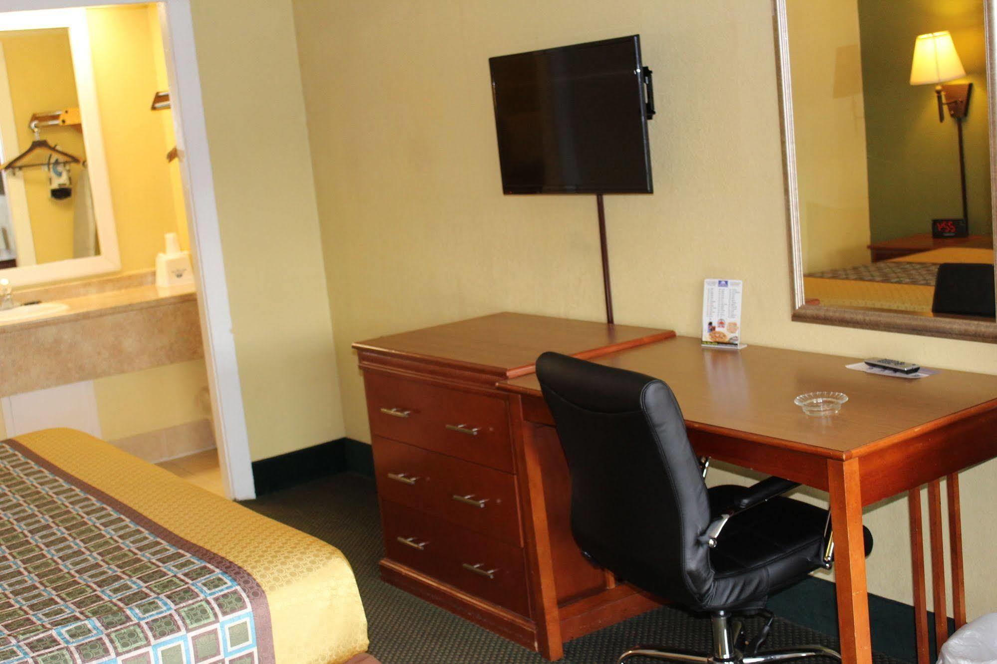 America'S Best Value Inn Conyers Bagian luar foto