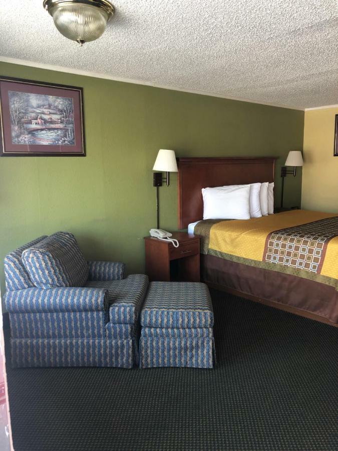 America'S Best Value Inn Conyers Bagian luar foto